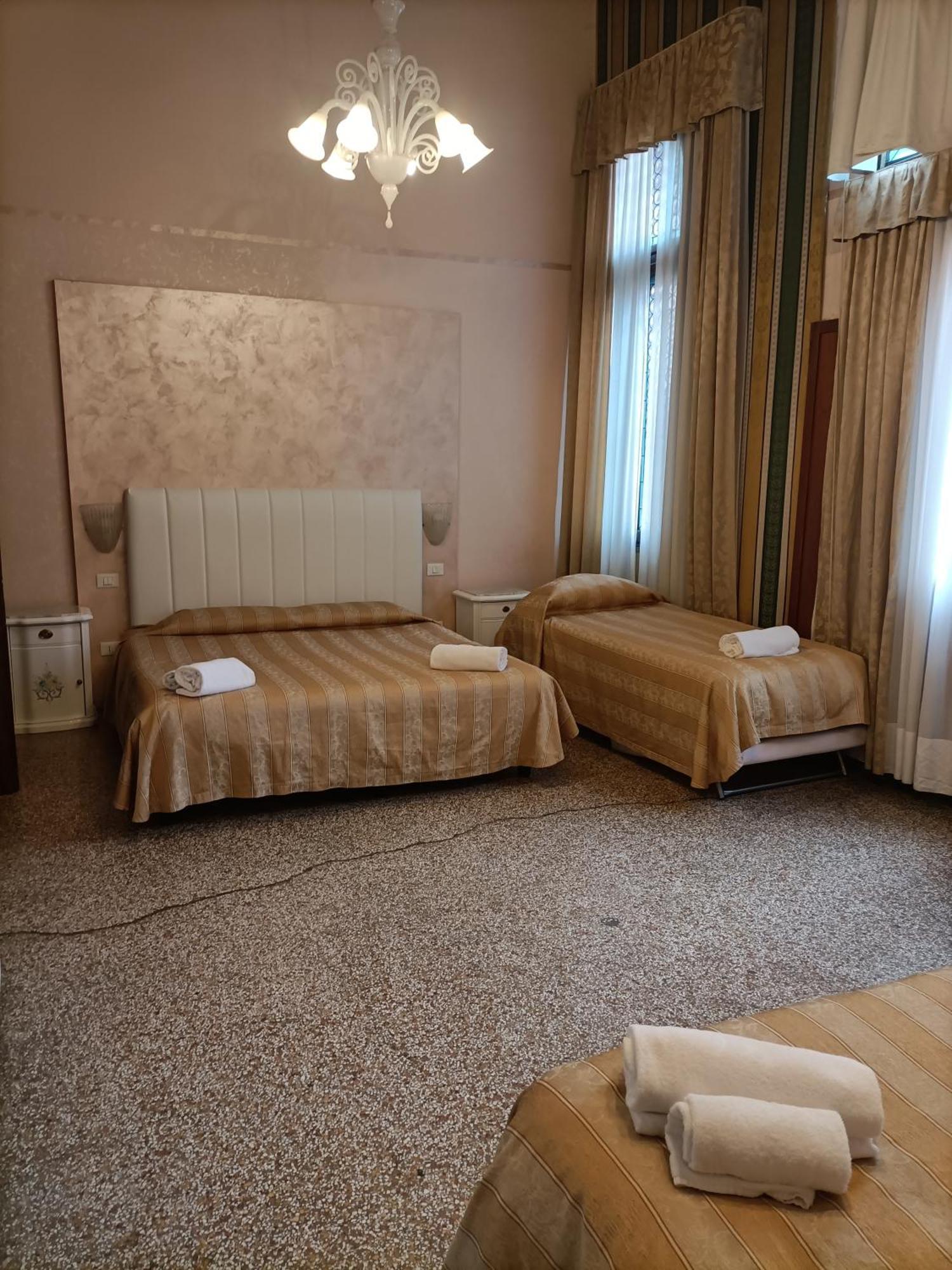 Palazzo Lion Morosini - Check In Presso Locanda Ai Santi Apostoli ヴェネツィア エクステリア 写真