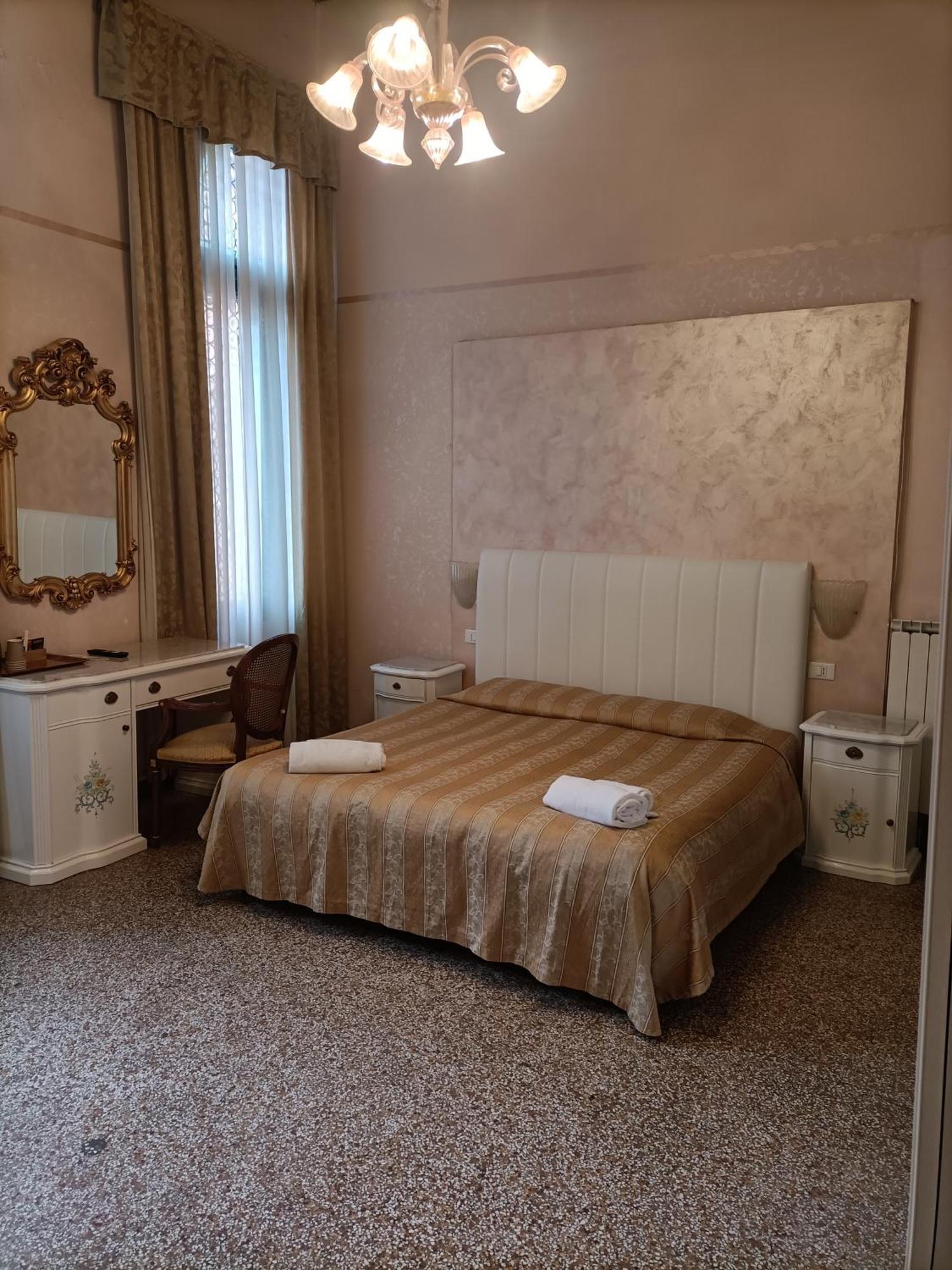 Palazzo Lion Morosini - Check In Presso Locanda Ai Santi Apostoli ヴェネツィア エクステリア 写真